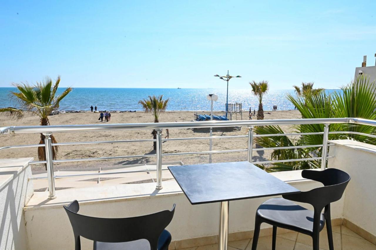 Wave Beachfront Apartments Драч Екстериор снимка