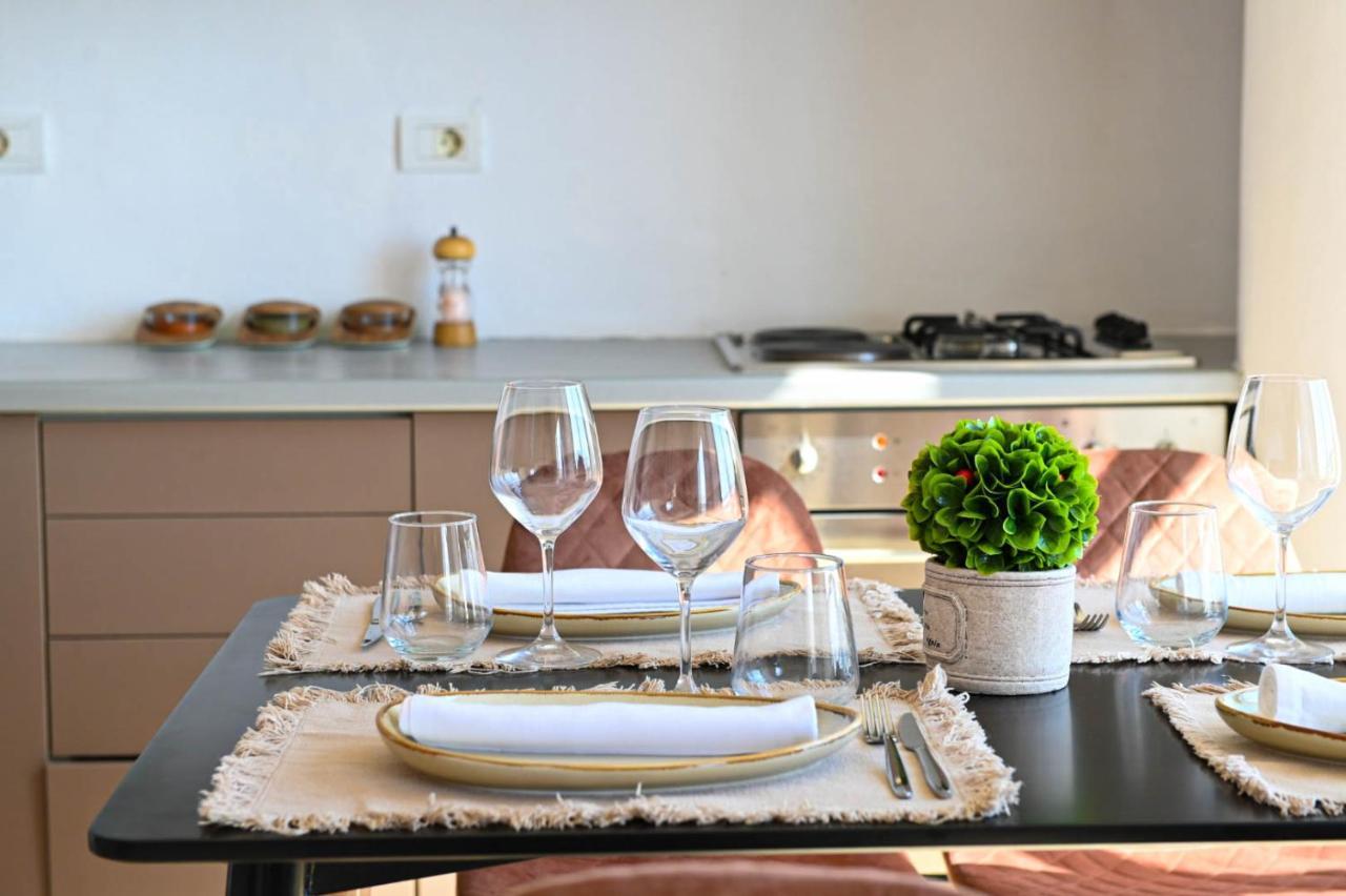 Wave Beachfront Apartments Драч Екстериор снимка