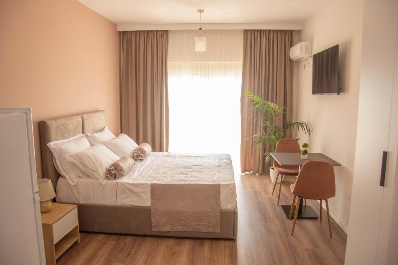 Wave Beachfront Apartments Драч Екстериор снимка