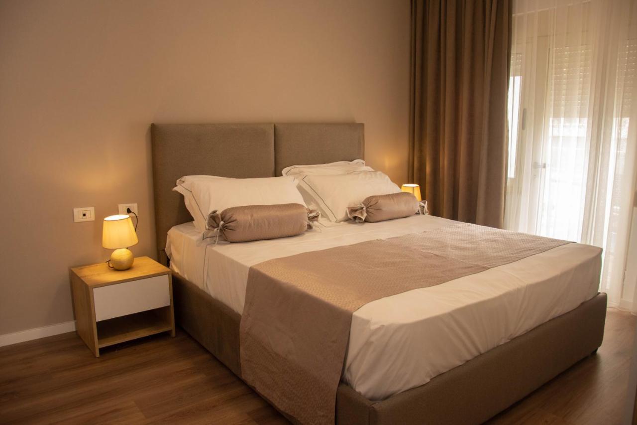 Wave Beachfront Apartments Драч Екстериор снимка
