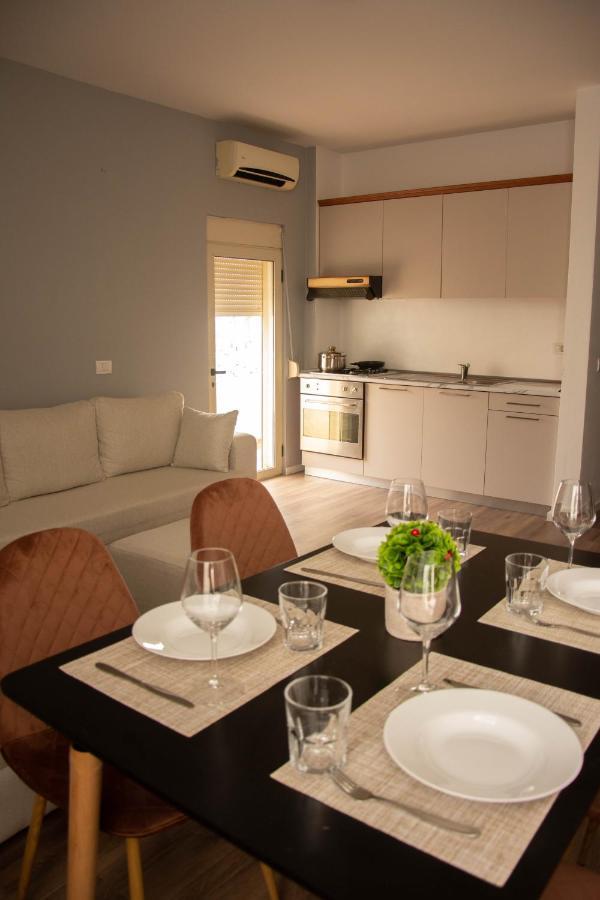 Wave Beachfront Apartments Драч Екстериор снимка