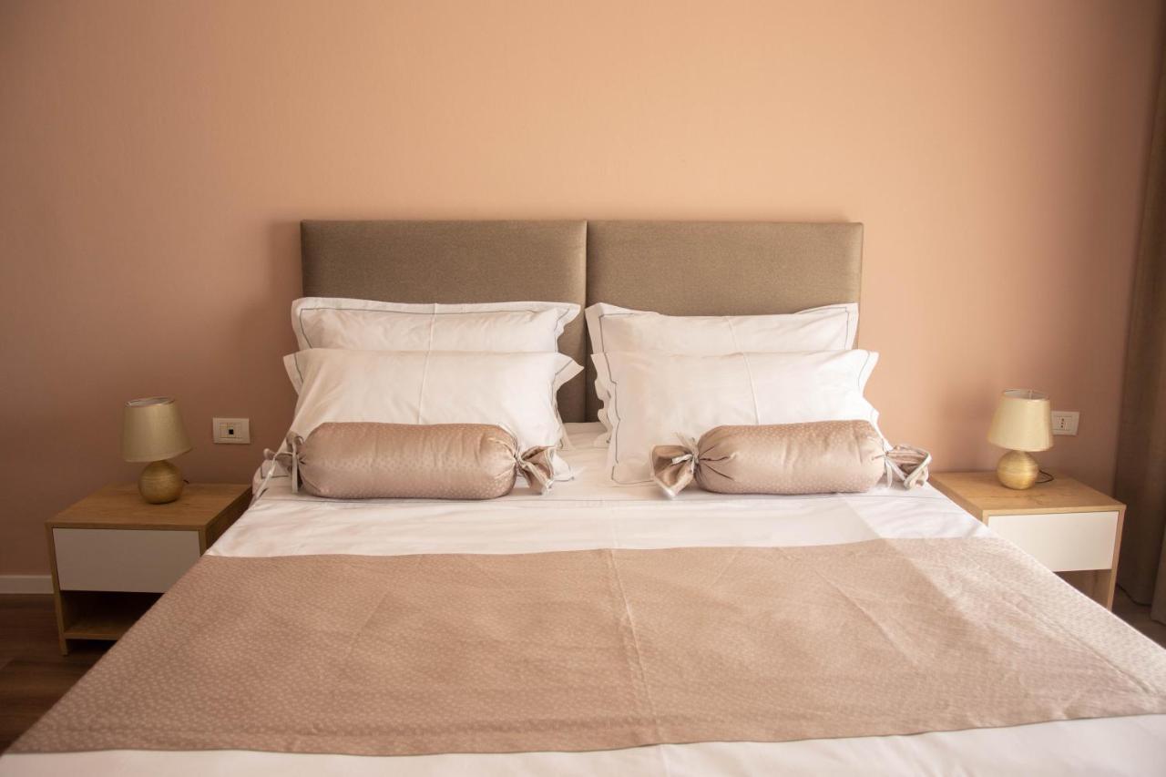 Wave Beachfront Apartments Драч Екстериор снимка