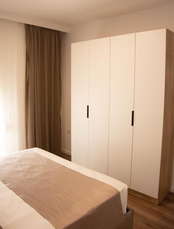 Wave Beachfront Apartments Драч Екстериор снимка