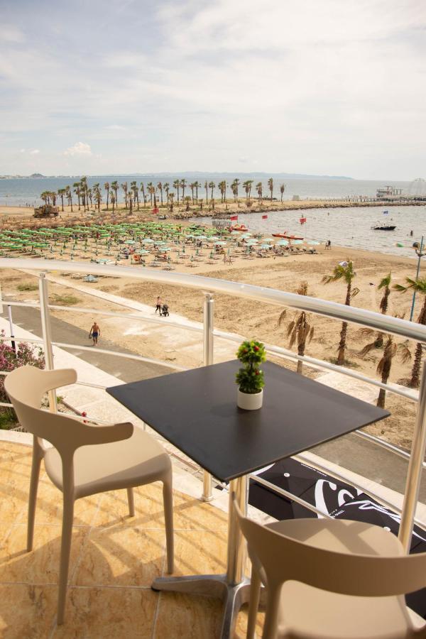 Wave Beachfront Apartments Драч Екстериор снимка