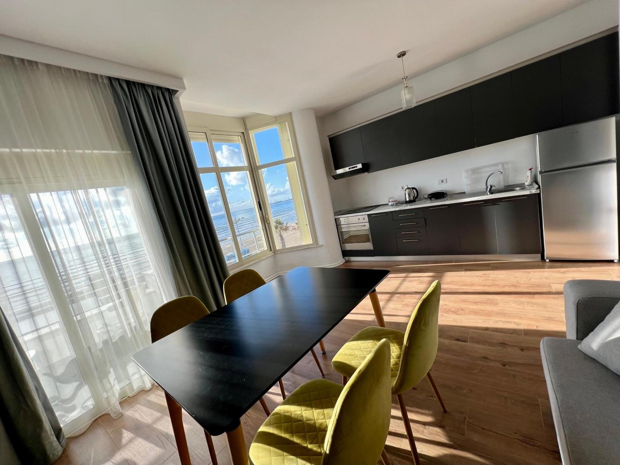 Wave Beachfront Apartments Драч Екстериор снимка