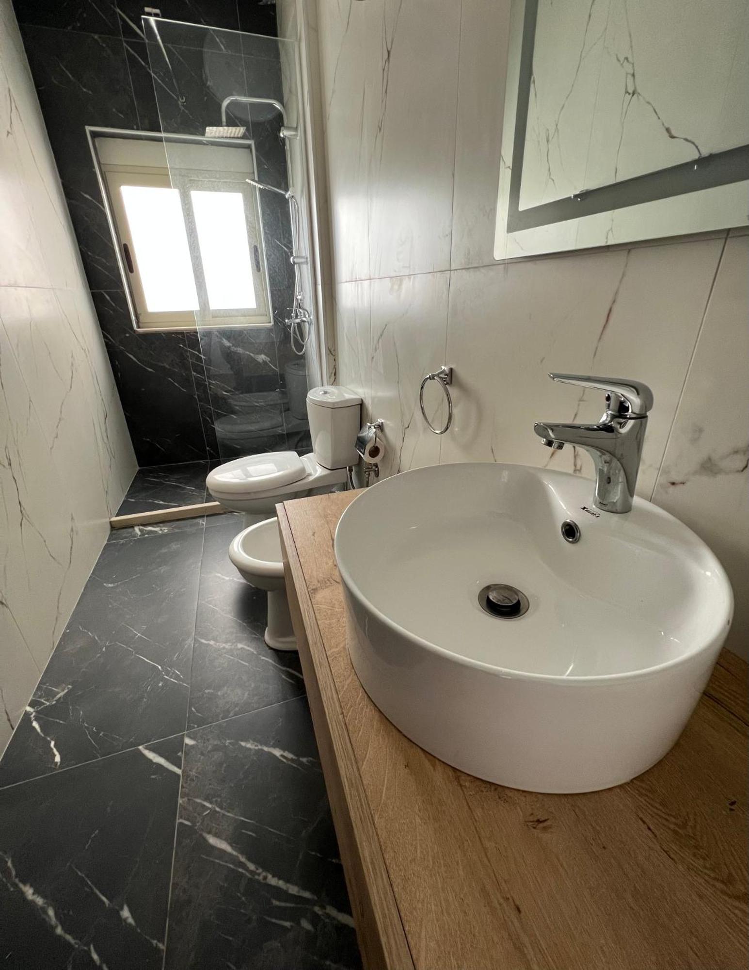 Wave Beachfront Apartments Драч Екстериор снимка