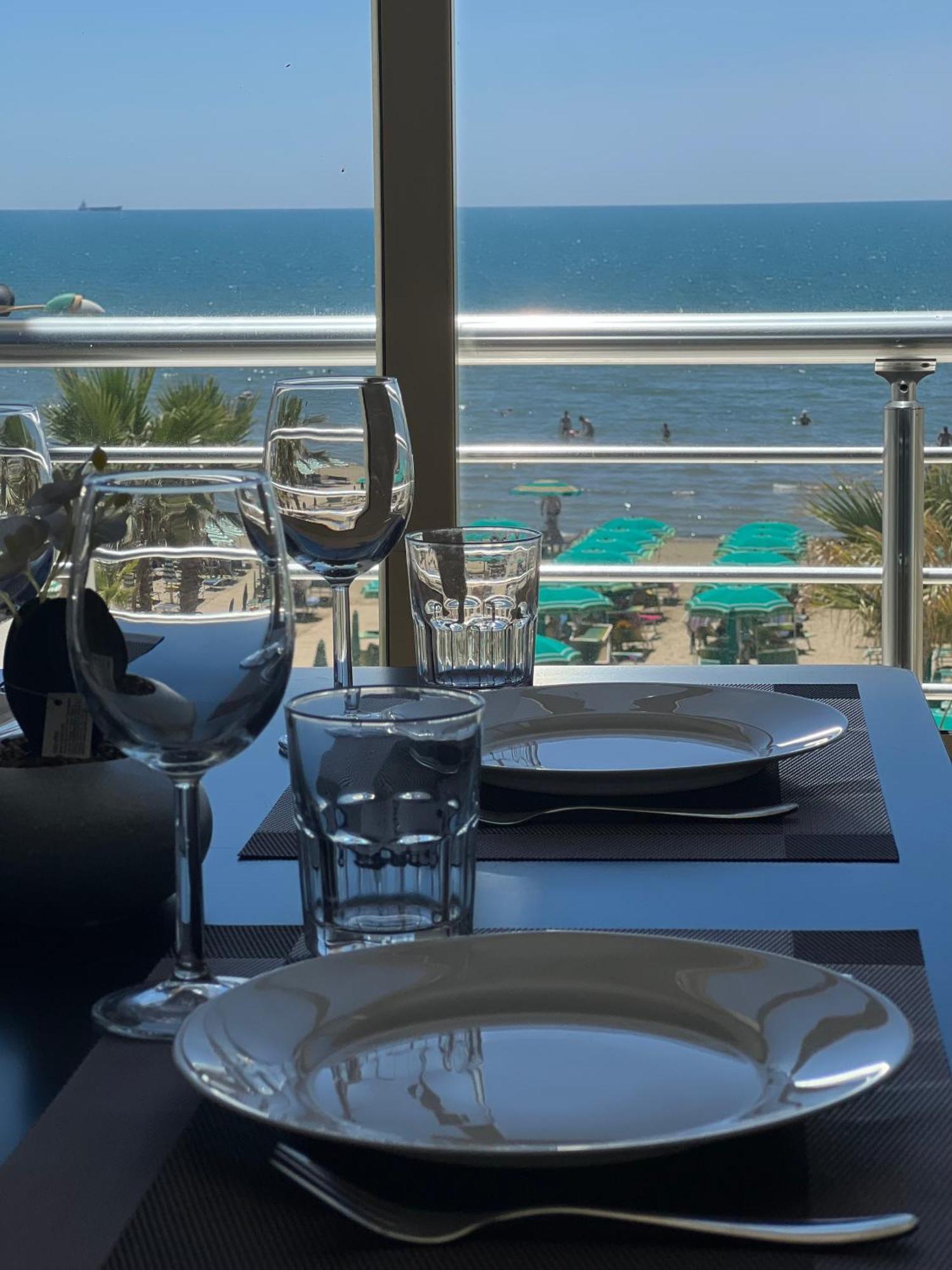 Wave Beachfront Apartments Драч Екстериор снимка